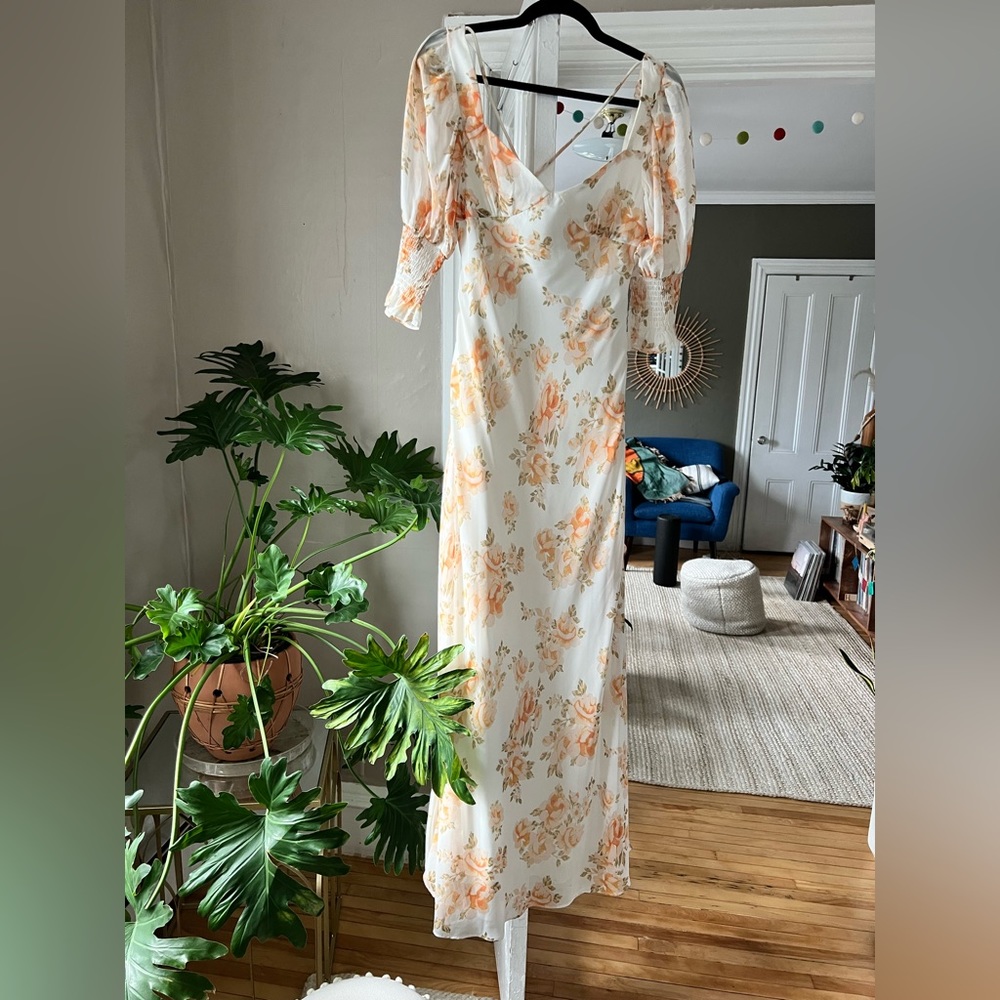 Beautiful dress for a wedding guest!